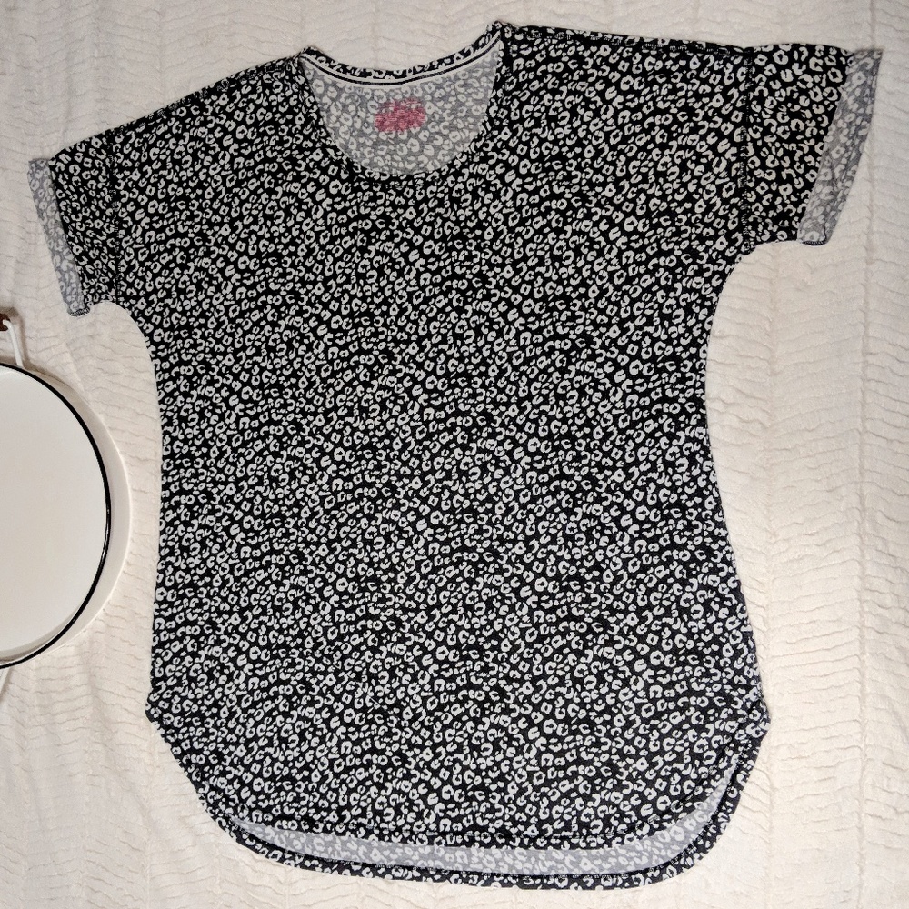 Victoria's Secret Cheetah Shirt Lounge Sleepwear Top XL Gray Pajamas Leopard